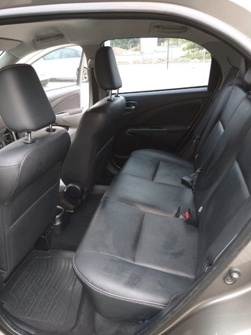 Vendo Etios Hatch 1.5 XLS Automático 2017/2018 - Foto 11