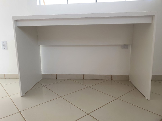 Vendo mesa branca NOVA
