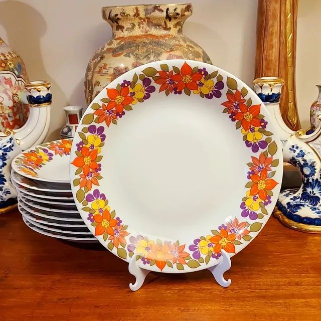 Pratos fundo em porcelana Renner 