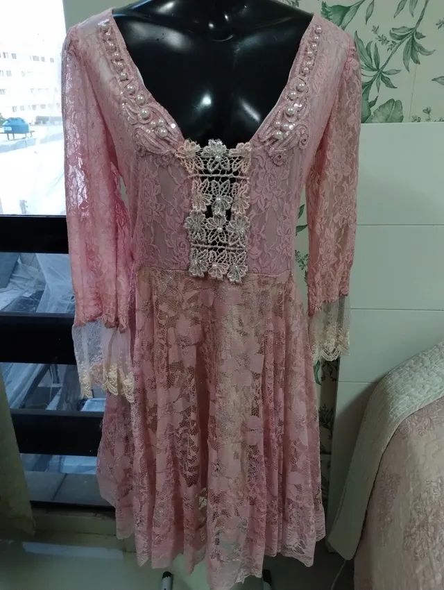 Vestido rosa claro rendado e decorado - Foto 2