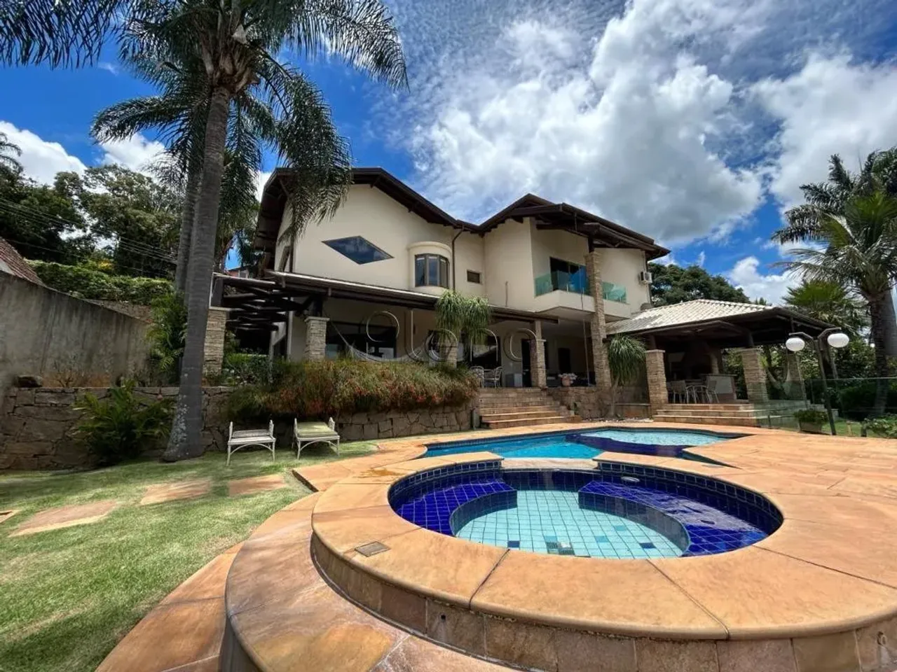 Sobrado à venda em Valinhos, Santana dos Cuiabanos, com 4 quartos, com 700 m²