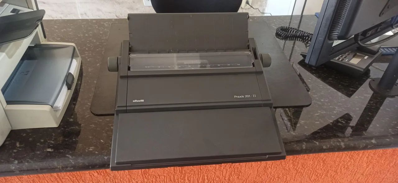 Máquina e Datilografia Olivetti Praxis 201-II Funcionando65204106002691121