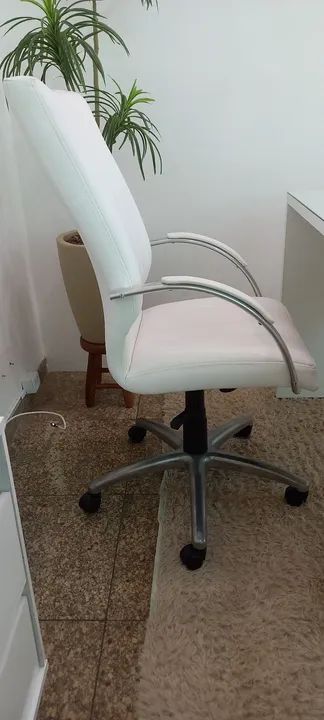 Cadeira Giratória com Rodas Branca - Foto 3