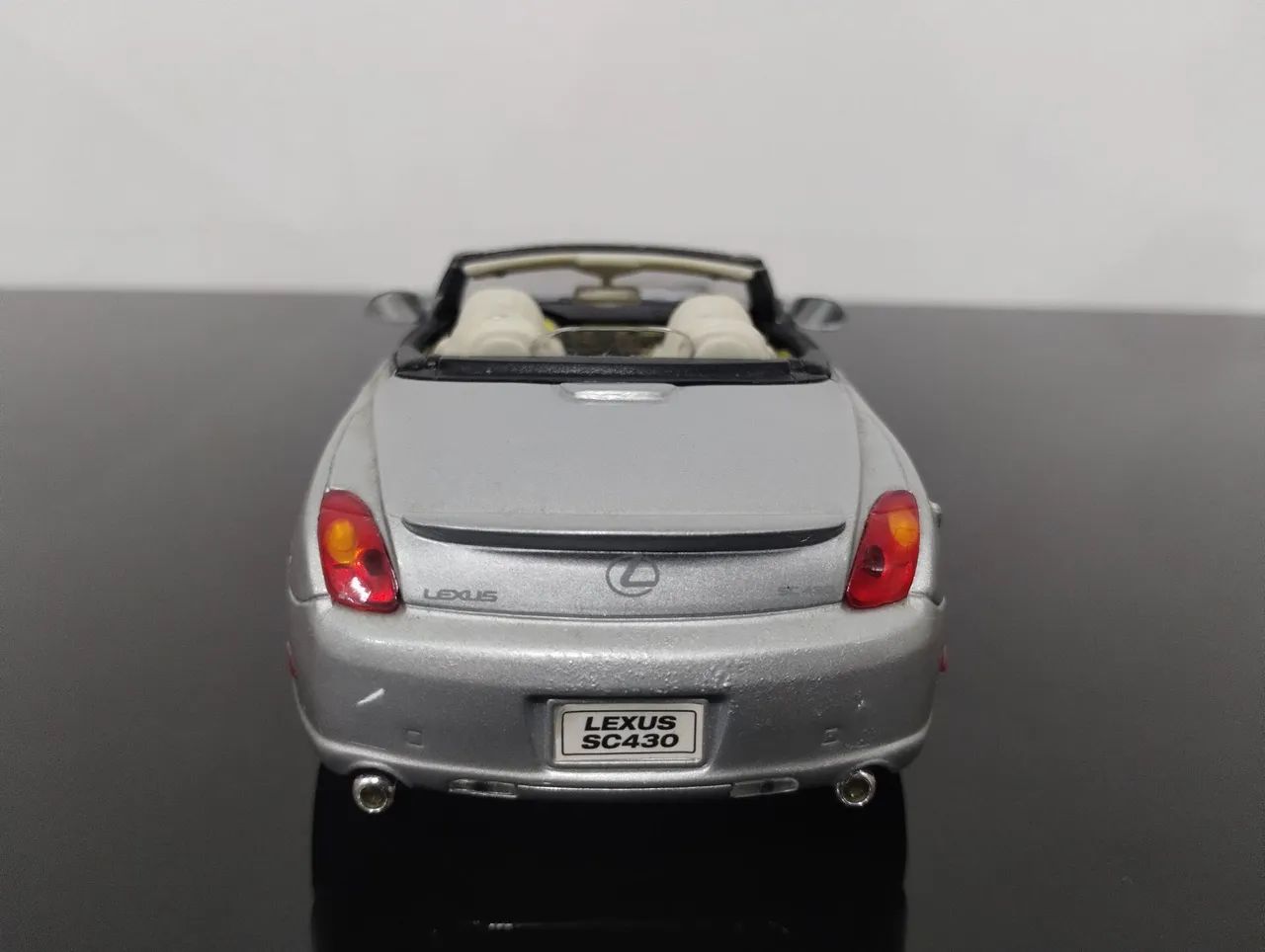 Miniatura Lexus sc430 welly 1:24 raridade  - Foto 3