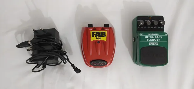 Pedais Echo Fab + Ultra Bass Flanger + Fonte
