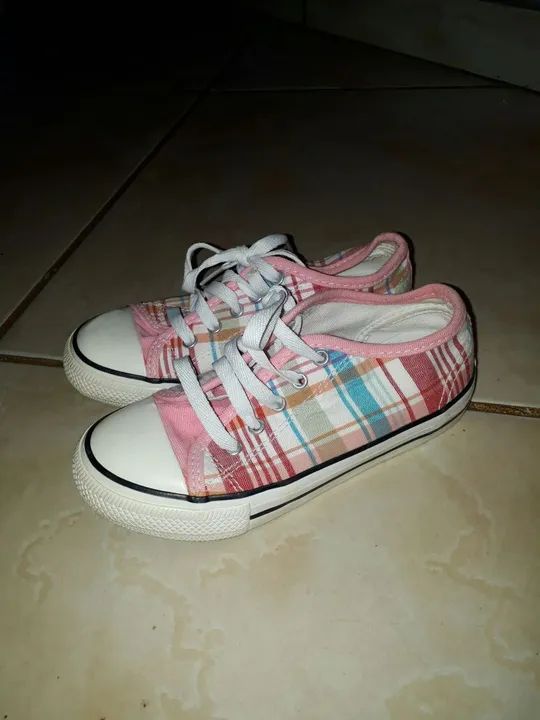 Tênis infantil feminino N° 27 (Troco por carregador Samsung original de Tipo C preto)