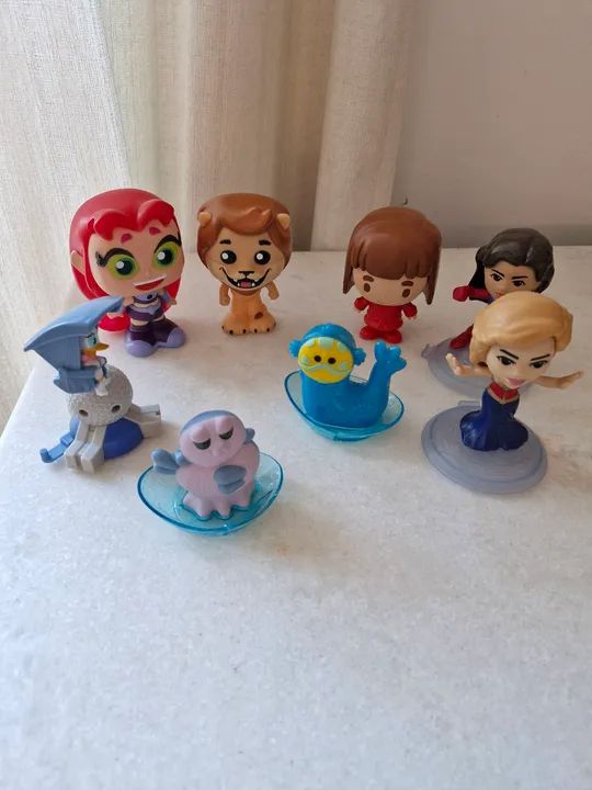 Bonecos de personagens infantis