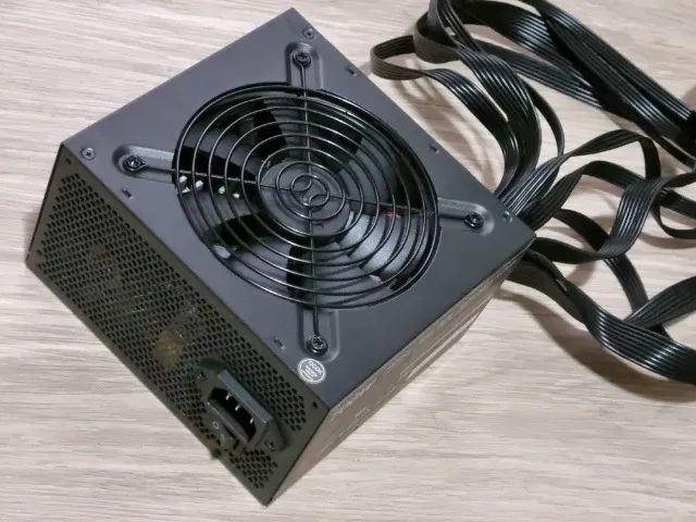 Fonte ATX Gamer Cooler Master MWE 700 80 Plus - Foto 2