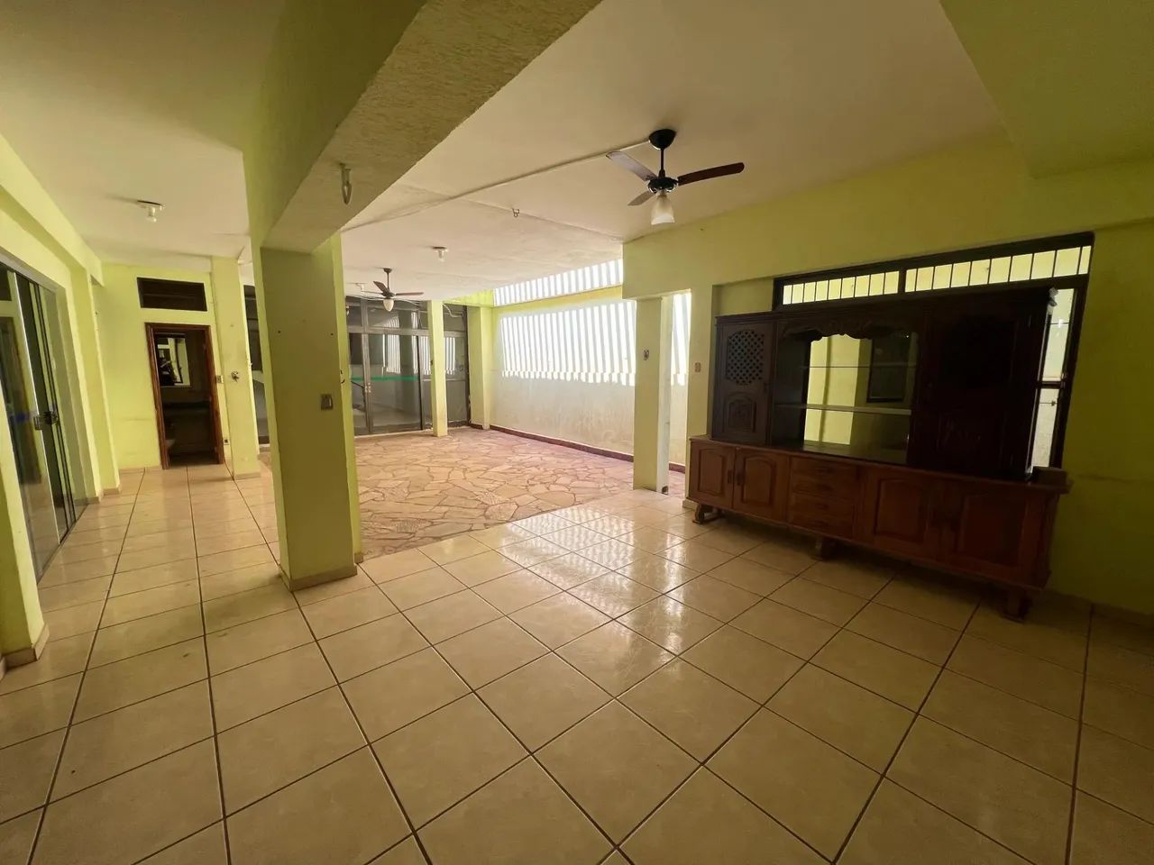 SOBRADO A VENDA COM 5 DORMITÓRIOS SENDO 2 SUÍTES COM 530 M2 EM AQUIDAUANA MS - Foto 2