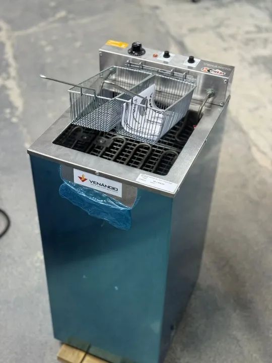 Fritadeira industrial total inox 29 litros água e óleo gabinete Venâncio