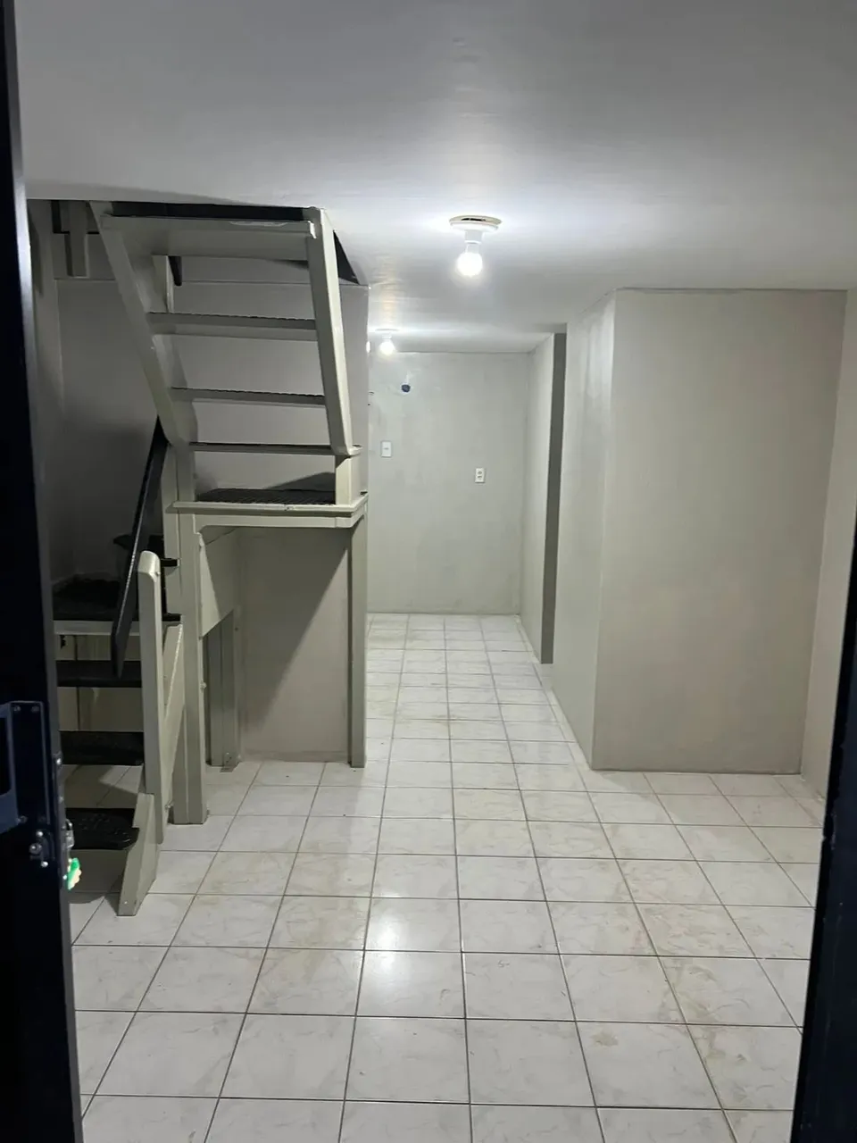 Aluga-se sala comercial Empresarial Montese