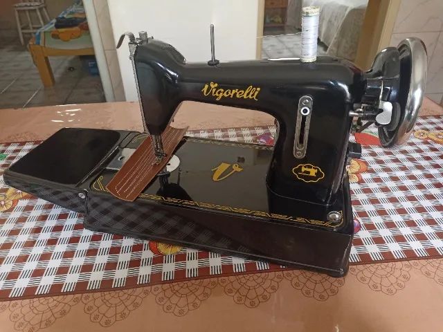 MÁQUINA DE COSTURA VIGORELLI "PRETINHA" EXCELENTE ESTADO ! ( LER A DESCRIÇÃO ) - Foto 2