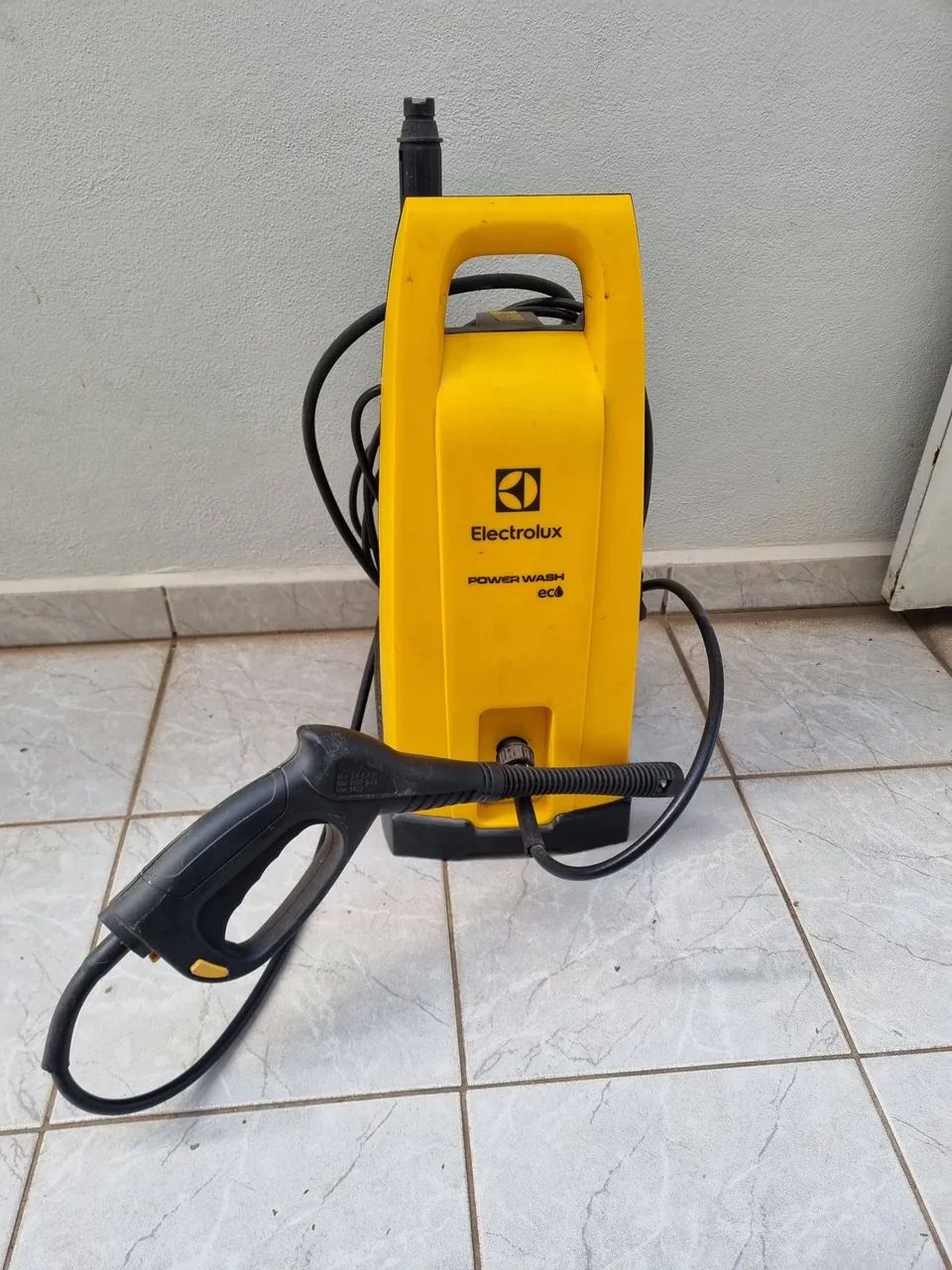 Lavadora de Alta Pressão Electrolux Power Wash Eco EWS30 1800psi com Bico Vario   - Foto 3