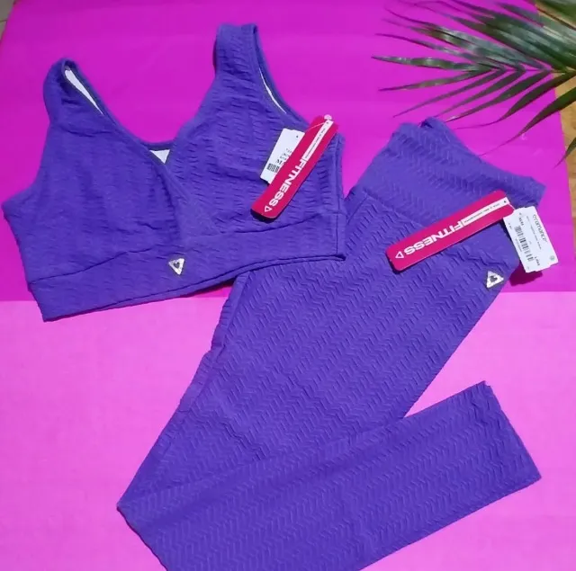 Um conjunto e duas leggings todos tamanho M todos por 150