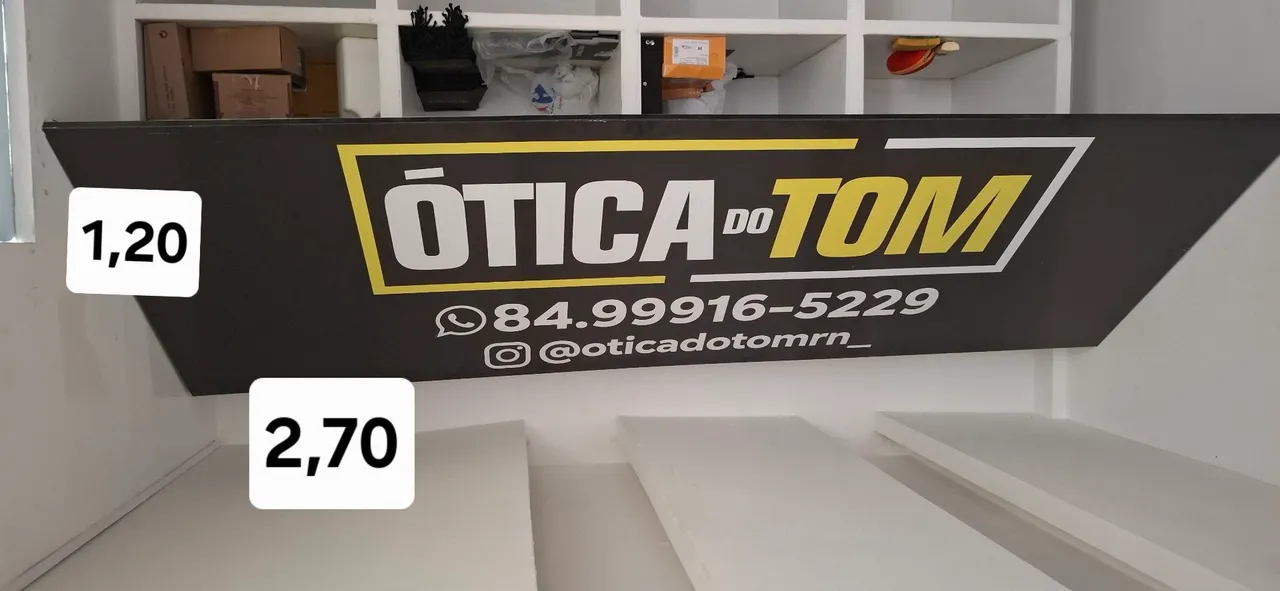 PLACA COM LONA E METALON