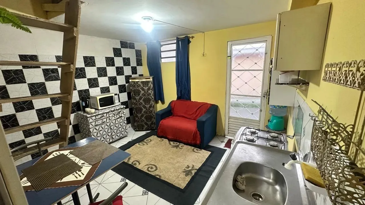 Alugo Quitinete de 22m² mobiliada no bairro Japiim