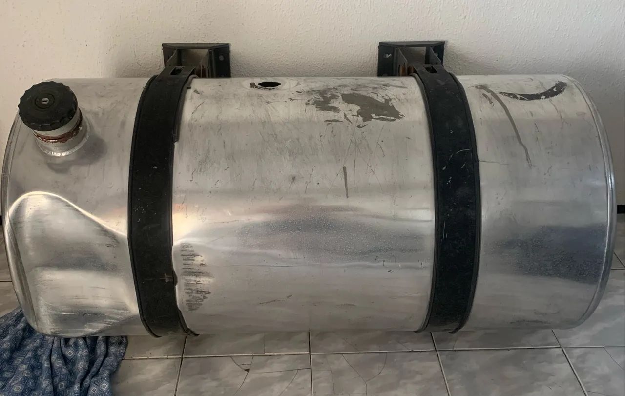 TANQUE DE COMBUSTÍVEL ALUMÍNIO COM SUPORTES VOLVO 425 LITROS USADO 