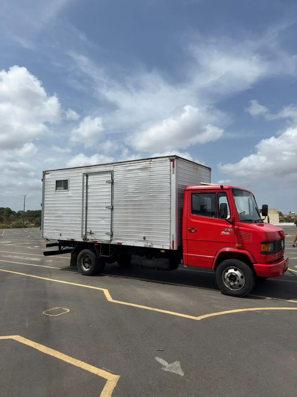 Mercedes bens 710 plus 