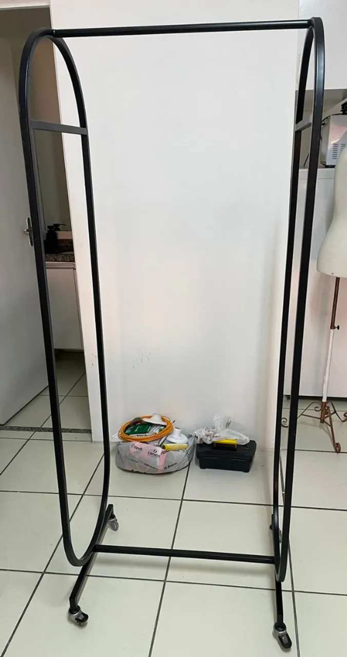 Arara p/ roupas ideal para lojas de roupas 70 x 50 x 180