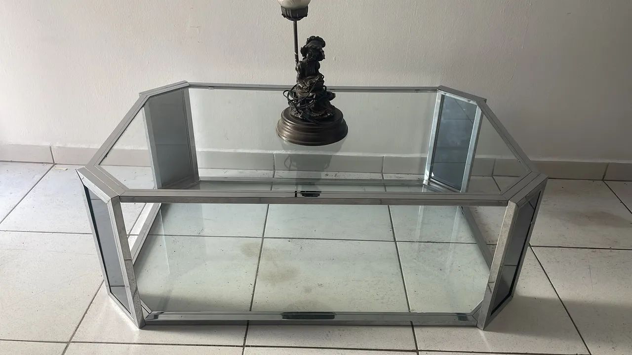 Mesa de Centro de Vidro e Metal Elegante
