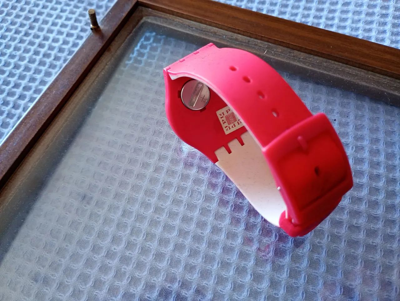 Relógio Swatch original New Gent vermelho  - Foto 4