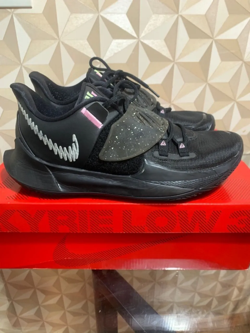 Sapato Nike kyrie 3 low ?Eclipse?