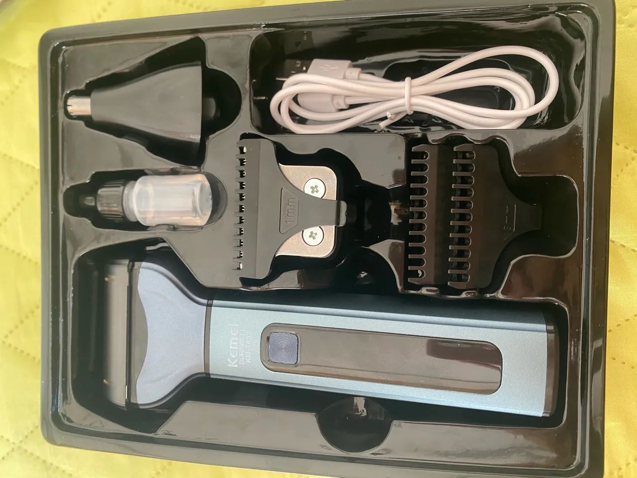 Máquina de Cortar Cabelo Kemei - Nova