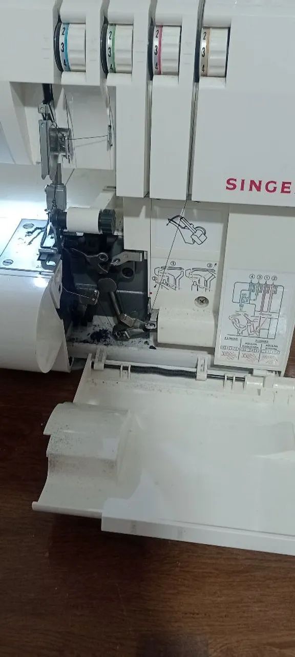 Máquina Ultralock Singer semi-nova!  - Foto 5