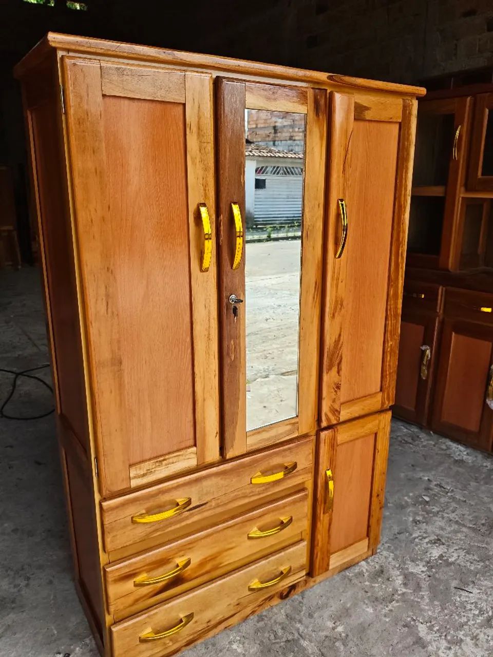 Guarda roupa de madeira com espelho frete grátis 