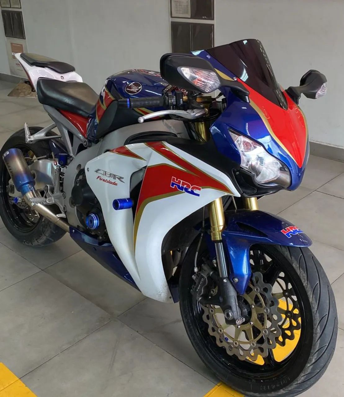 CBR1000RR  2011 - Foto 5
