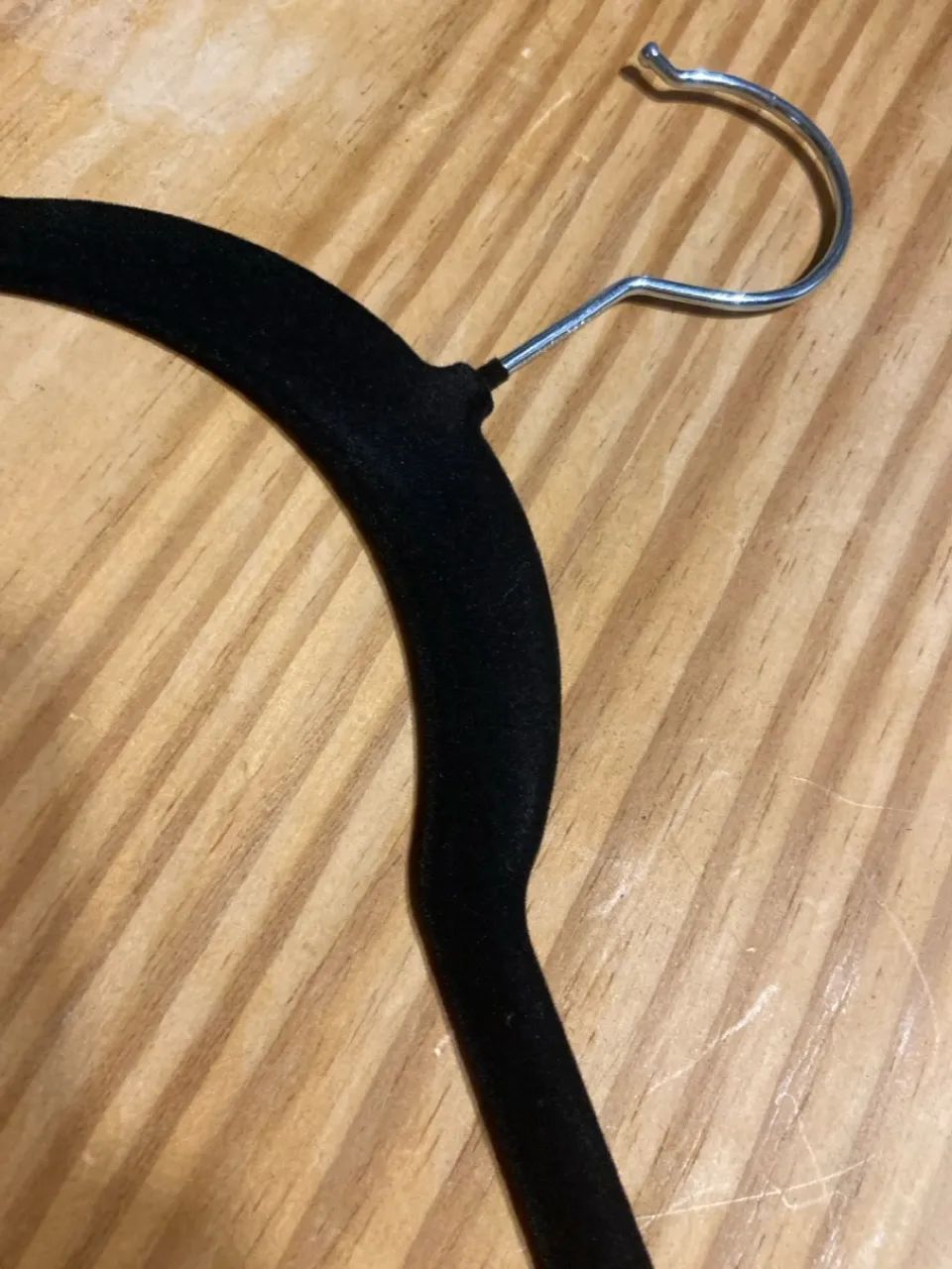 Cabides de Veludo Preto - Pack Econômico - Foto 3