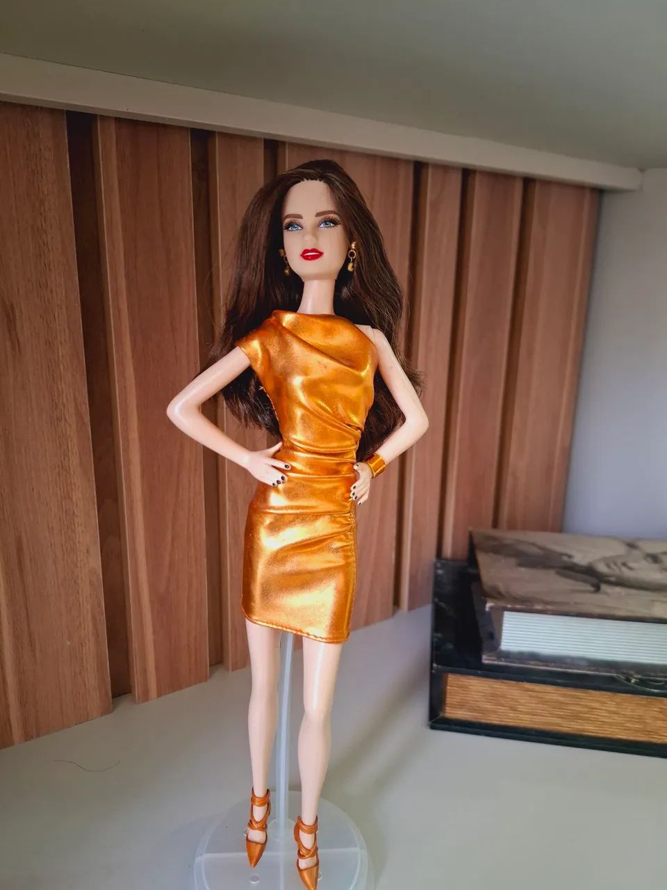 Boneca Barbie em vestido dourado - Foto 2
