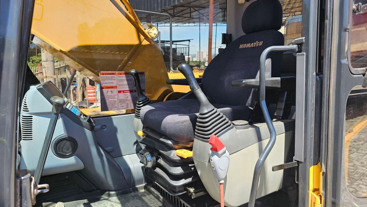 Escavadeira komatsu pc200 ano 2019 u. Dono  - Foto 3