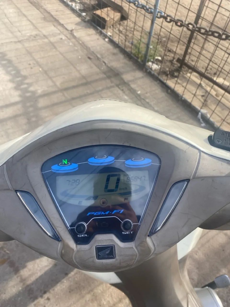 Moto toda revisada documentação ok só no ponta de andar única dona moto excelente  - Foto 3