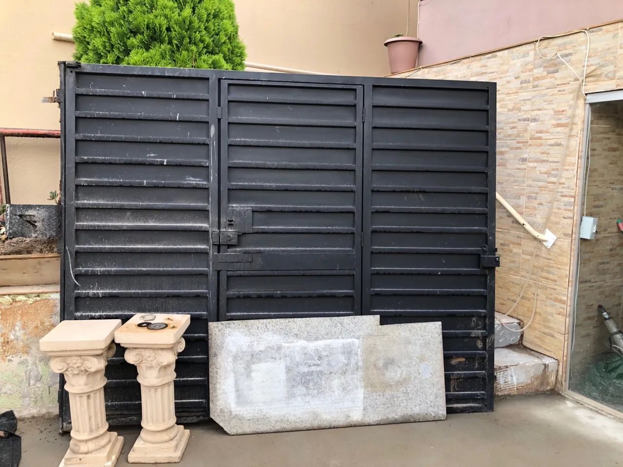 Portão de ferro para segurança residencial