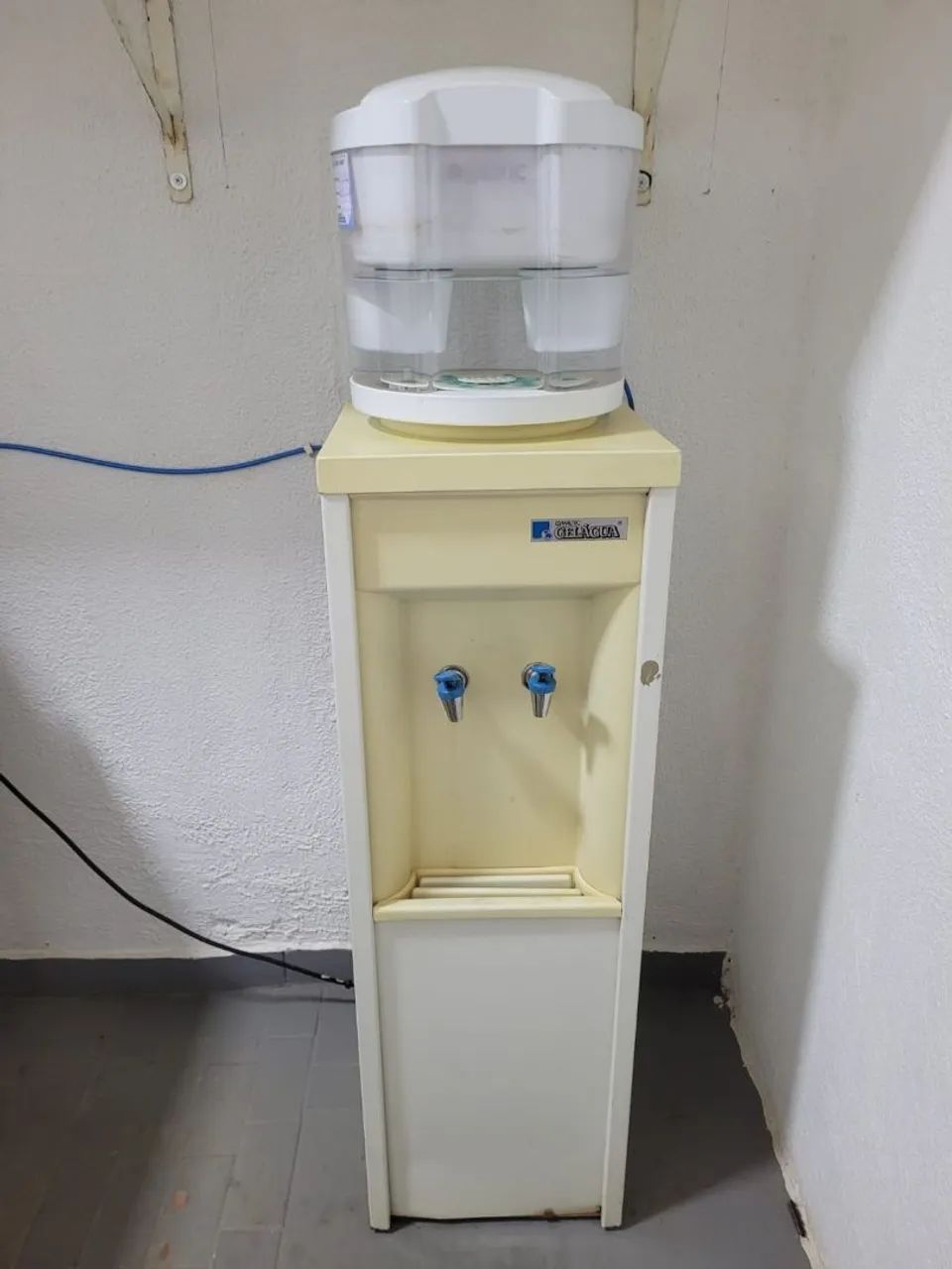 Bebedouro e filtro de Água Gelágua