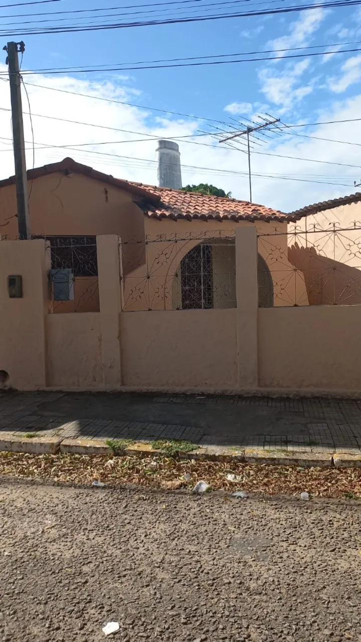 VENDO CASA NO CENTRO DO ALECRIM