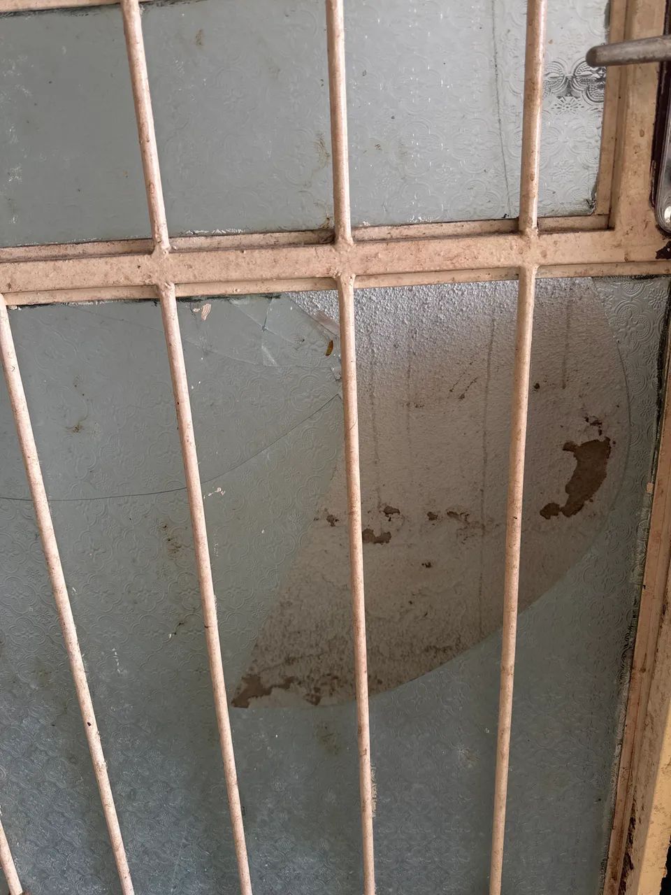 Porta de vidro completa com avaria no vidro parte inferior  - Foto 2