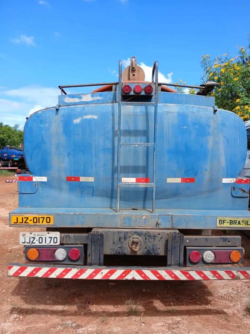 VENDE-SE TANQUE PIPA COMPLETO - 10 MIL LITROS  - Foto 4