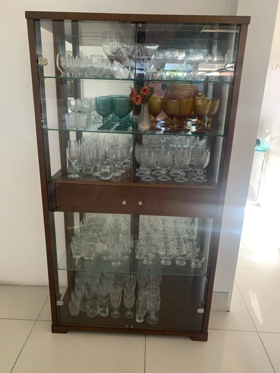 Cristaleira de Madeira com Vidro