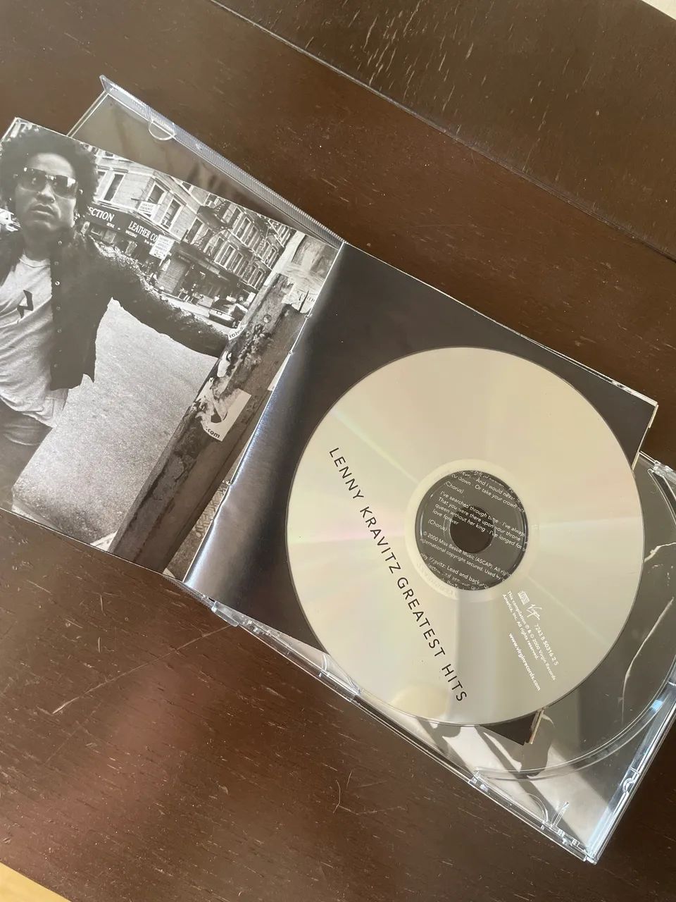 Cd importado Lenny Kravitz - Greatest Hits - ano 2000, primeira tiragem - Foto 2