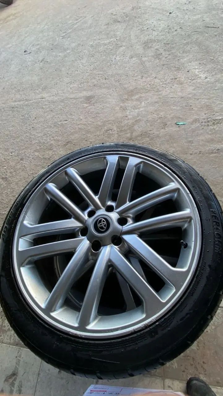 Jogo de Rodas Aro 22 hilux Toyota 4500$$
