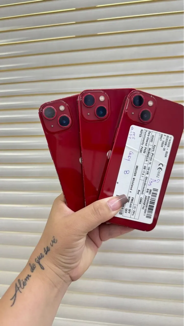 iPhone 13 128 gb semi novo vermelho com marcas de uso