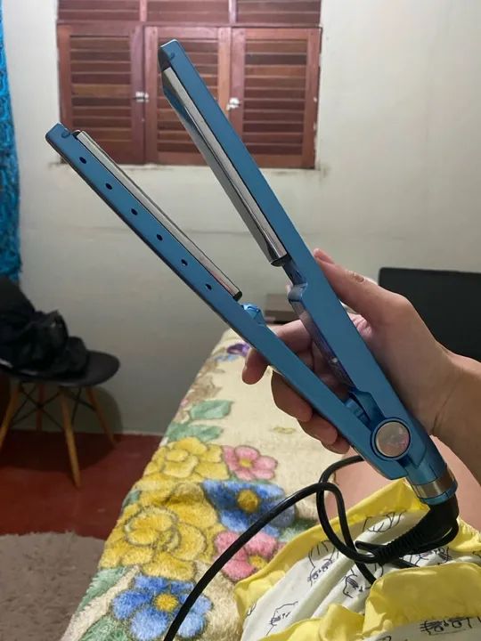 vendo prancha titanium para cabelos  - Foto 4