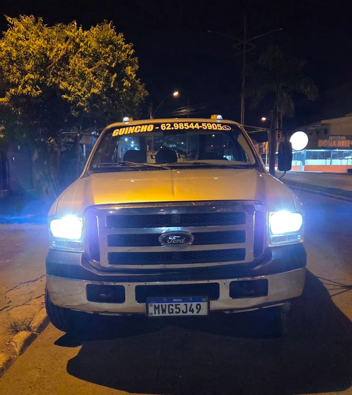 Caminhão guincho plataforma 