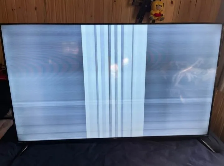 TV TCL com defeito na tela