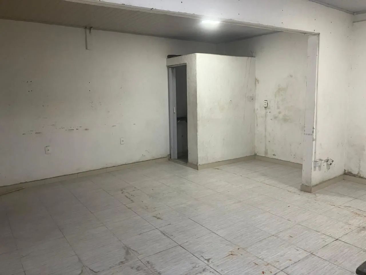 Alugo para casa ou comércio.