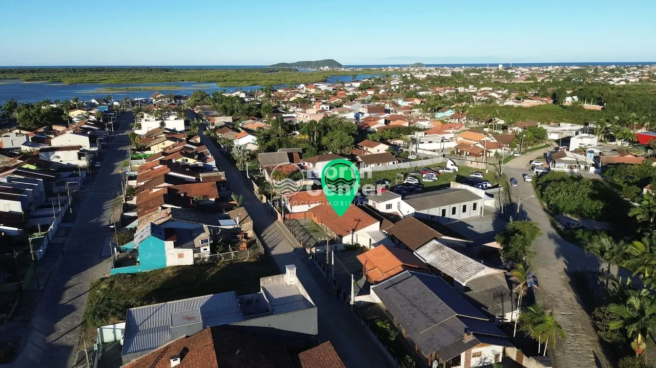 Belíssima casa a 300 metros da lagoa/ Balneário Barra do Sul, SC
