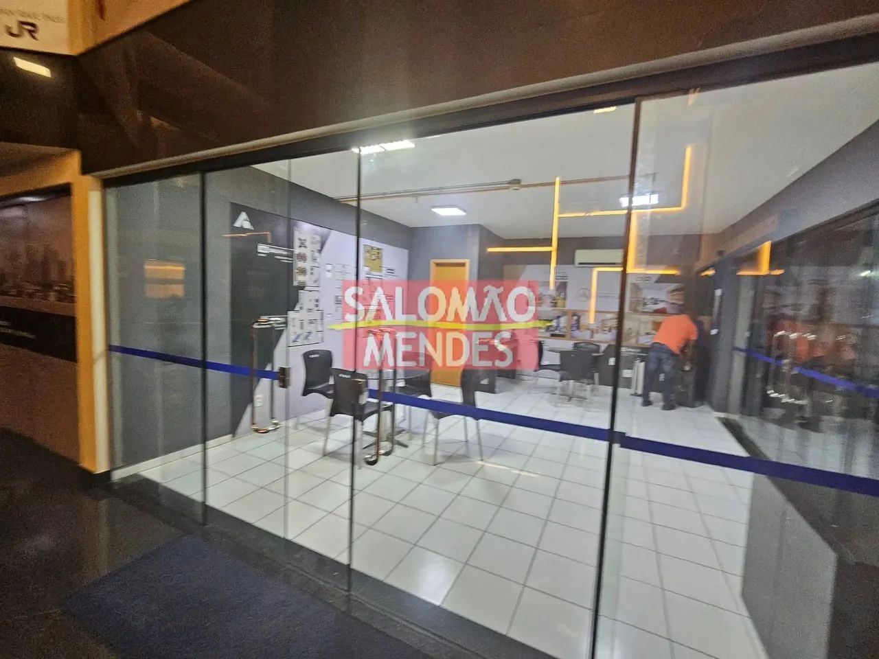 Loja Térrea em hall de Edifício Comercial Novo na José Malcher. Restaurantes, Óticas, Banc - Foto 2