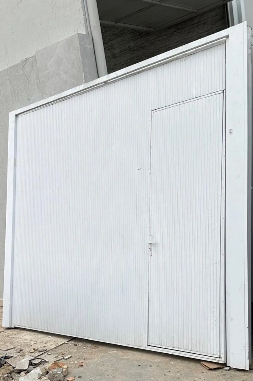 Portão de segurança reforçado